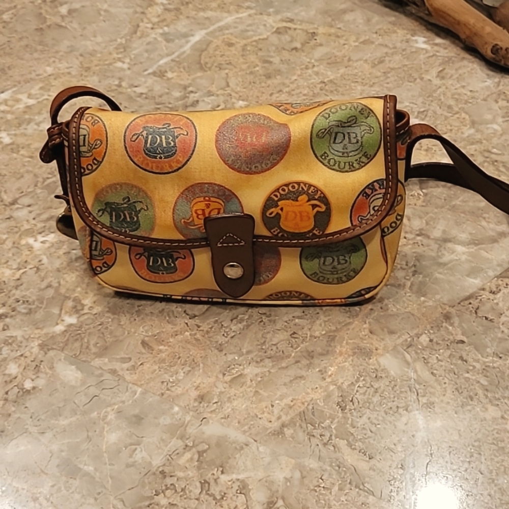 DOONEY & BOURKE SMALL HANDBAG 👜